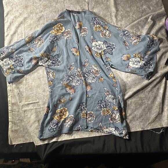 J Robert’s Women’s Floral Print Top Size Small - Picture 1 of 6